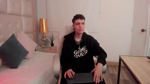 dark_sun333 online show from 12/15/25, 02:05