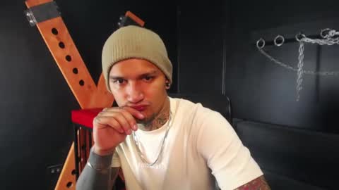 Snapshot of darkbenito chatting on 01/15/26, 12:32 Benito online show from 01/15/26, 12:32