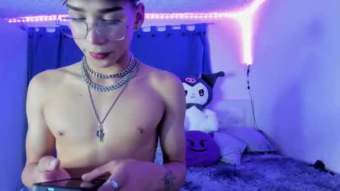 Snapshot of darkboy26_ chatting on 01/22/25, 12:59 Blake online show from 01/22/25, 12:59