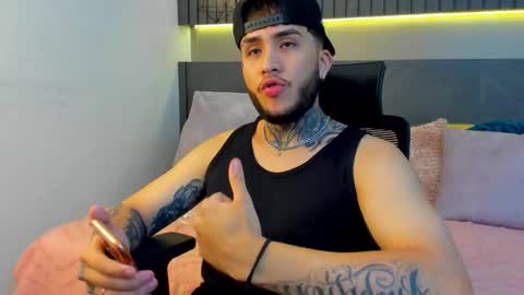 Snapshot of darkgoldengaze chatting on 11/13/25, 02:49 Dark online show from 11/13/25, 02:49