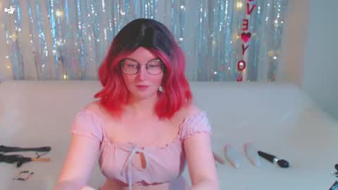 Snapshot of darkheto chatting on 02/08/25, 11:22 Kelly online show from 02/08/25, 11:22