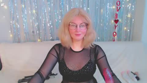 Snapshot of darkheto chatting on 02/27/25, 08:28 Kelly online show from 02/27/25, 08:28