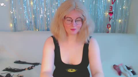 Snapshot of darkheto chatting on 02/28/25, 05:59 Kelly online show from 02/28/25, 05:59