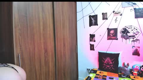 Hi Im Yuri  independent modelhelp me get my 111 hands upuwu online show from 09/25/25, 08:56