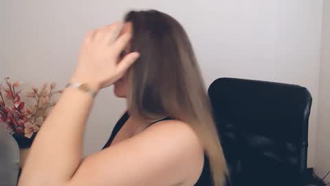 Anna online show from 09/16/25, 12:39