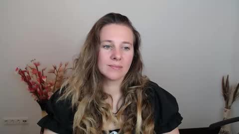 Anna online show from 10/08/25, 07:11