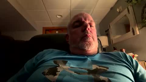 darknite083072 online show from 12/21/25, 06:09