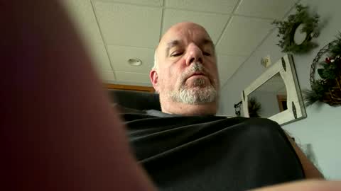 darknite083072 online show from 12/23/25, 05:16