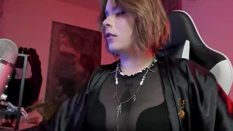 Snapshot of darkside_tailor chatting on 10/27/25, 03:49 Miss Tailor online show from 10/27/25, 03:49