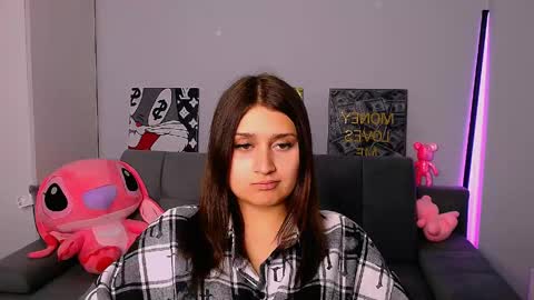 Snapshot of darksidelove_ chatting on 04/18/26, 04:44 Amelie online show from 04/18/26, 04:44