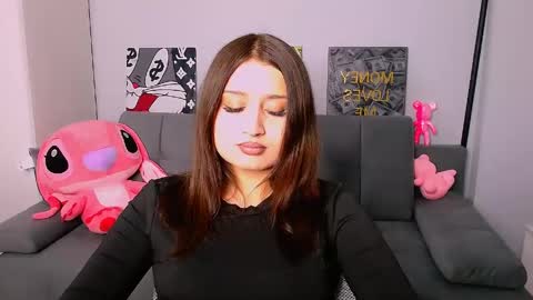 Snapshot of darksidelove_ chatting on 04/19/26, 04:28 Amelie online show from 04/19/26, 04:28
