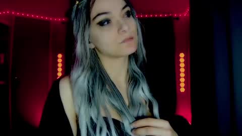 Snapshot of darkskullmistress chatting on 04/25/26, 03:42 roseredgoddess online show from 04/25/26, 03:42