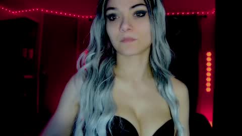 Snapshot of darkskullmistress chatting on 05/01/26, 03:00 roseredgoddess online show from 05/01/26, 03:00