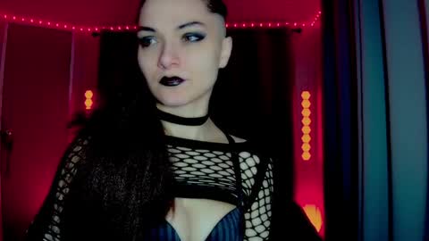 Snapshot of darkskullmistress chatting on 05/15/26, 03:02 roseredgoddess online show from 05/15/26, 03:02