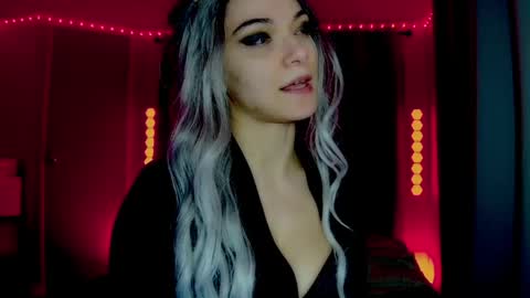 Snapshot of darkskullmistress chatting on 05/26/26, 01:56 roseredgoddess online show from 05/26/26, 01:56
