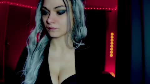 Snapshot of darkskullmistress chatting on 05/28/26, 03:26 roseredgoddess online show from 05/28/26, 03:26