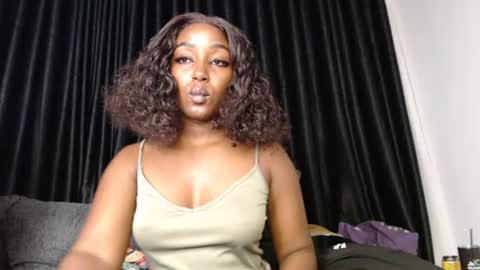 Snapshot of darktanqueen chatting on 06/18/26, 03:40 darktanqueen online show from 06/18/26, 03:40