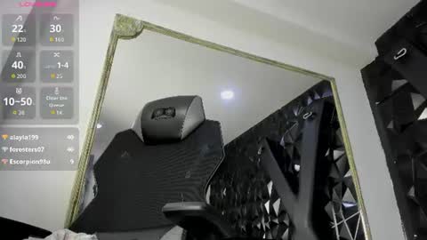 Snapshot of darlingbdsm_ chatting on 07/02/26, 12:33 Darling online show from 07/02/26, 12:33