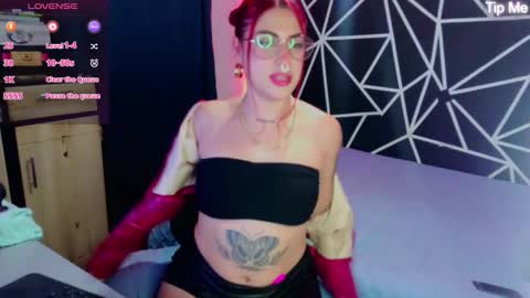 Darlyhooper online show from 11/26/25, 12:11