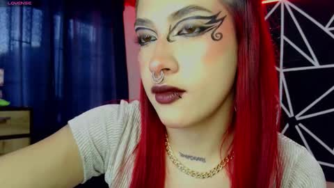 Darlyhooper online show from 11/29/25, 10:02