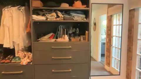 dartanian0001 online show from 09/17/25, 04:03