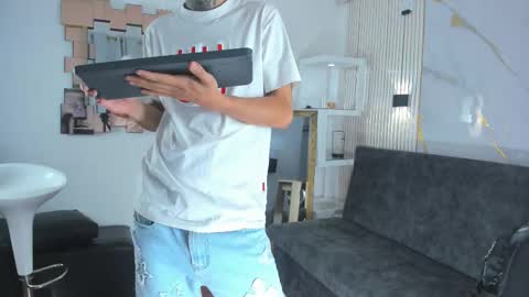 darwin_ggh online show from 11/23/25, 07:52