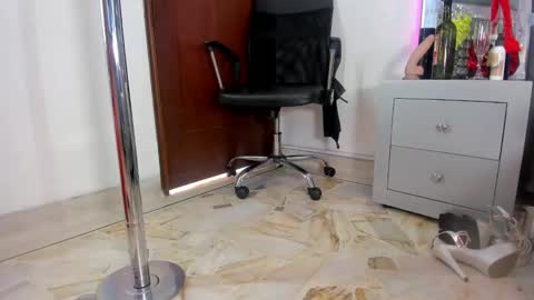 Snapshot of dashafoxxx chatting on 02/17/25, 04:15 Dasha Foxxx online show from 02/17/25, 04:15