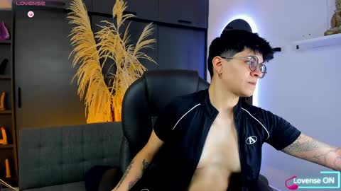 Snapshot of dass_roman chatting on 05/25/26, 10:27 Dass Roman online show from 05/25/26, 10:27