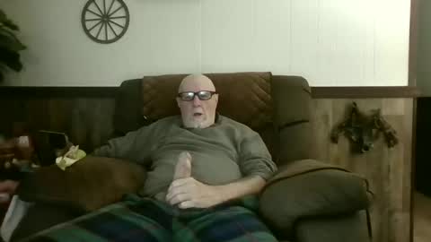 Snapshot of dave571960 chatting on 05/25/26, 10:32 dave571960 online show from 05/25/26, 10:32