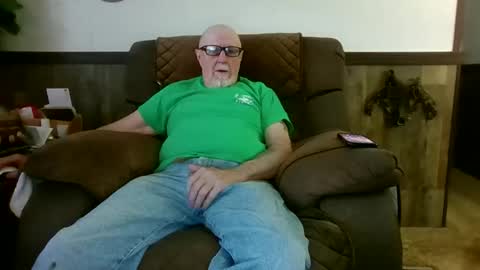 Snapshot of dave571960 chatting on 05/27/26, 10:01 dave571960 online show from 05/27/26, 10:01