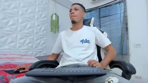 Snapshot of dave_skinnycum420 chatting on 09/15/25, 12:38 dave online show from 09/15/25, 12:38