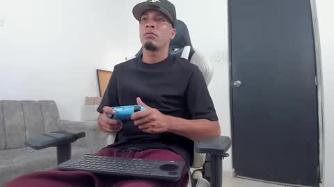 Snapshot of dave_skinnycum420 chatting on 09/30/25, 02:16 dave online show from 09/30/25, 02:16