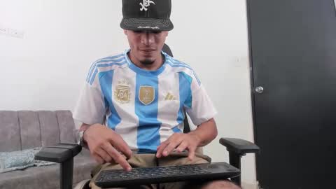 Snapshot of dave_skinnycum420 chatting on 10/02/25, 06:09 dave online show from 10/02/25, 06:09