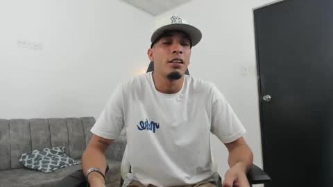 Snapshot of dave_skinnycum420 chatting on 10/04/25, 05:27 dave online show from 10/04/25, 05:27