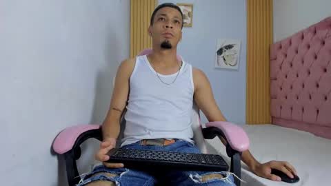 Snapshot of dave_skinnycum420 chatting on 10/11/25, 07:40 dave online show from 10/11/25, 07:40