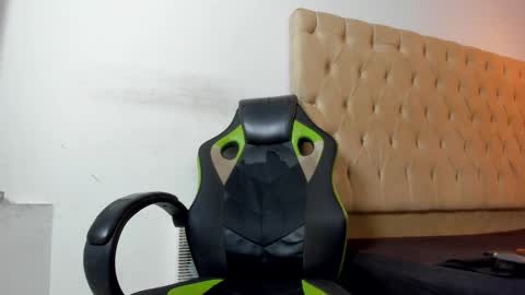 Snapshot of dave_skinnycum420 chatting on 10/25/25, 07:49 dave online show from 10/25/25, 07:49