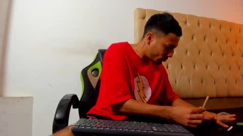 Snapshot of dave_skinnycum420 chatting on 10/28/25, 07:01 dave online show from 10/28/25, 07:01