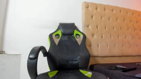 Snapshot of dave_skinnycum420 chatting on 11/08/25, 07:30 dave online show from 11/08/25, 07:30