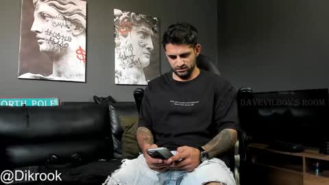 Snapshot of davevilboy chatting on 12/03/24, 02:49 Daves online show from 12/03/24, 02:49