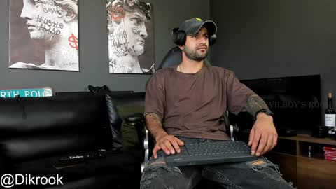 Snapshot of davevilboy chatting on 12/04/24, 01:09 Daves online show from 12/04/24, 01:09