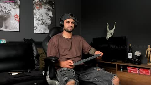 Snapshot of davevilboy chatting on 12/04/24, 04:16 Daves online show from 12/04/24, 04:16