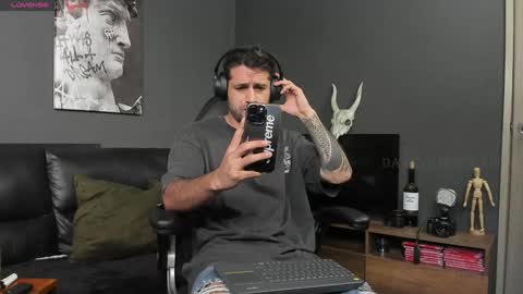 Snapshot of davevilboy chatting on 12/06/24, 01:22 Daves online show from 12/06/24, 01:22