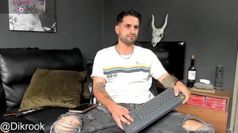 Snapshot of davevilboy chatting on 01/28/25, 03:25 Daves online show from 01/28/25, 03:25