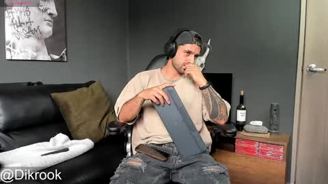 Snapshot of davevilboy chatting on 02/04/25, 03:15 Daves online show from 02/04/25, 03:15