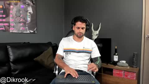 Snapshot of davevilboy chatting on 02/05/25, 12:27 Daves online show from 02/05/25, 12:27