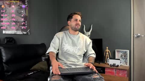 Snapshot of davevilboy chatting on 02/07/25, 12:06 Daves online show from 02/07/25, 12:06