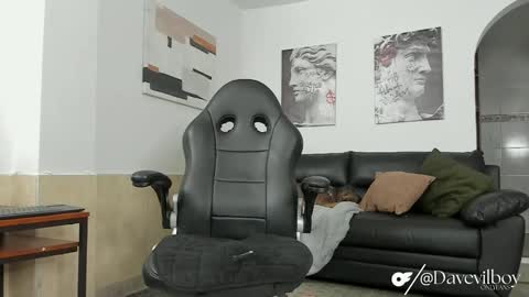 Snapshot of davevilboy chatting on 09/11/25, 12:05 Daves online show from 09/11/25, 12:05