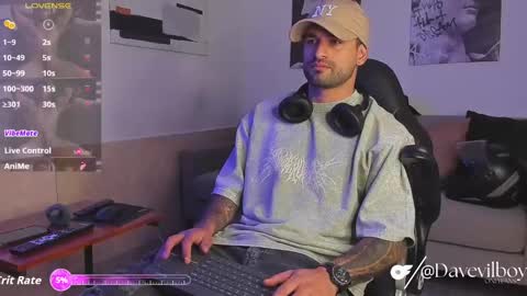 Snapshot of davevilboy chatting on 10/05/25, 02:48 Daves online show from 10/05/25, 02:48