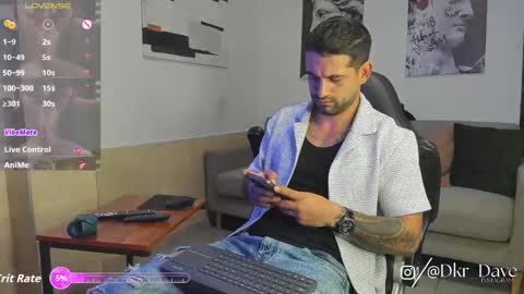 Snapshot of davevilboy chatting on 10/07/25, 02:03 Daves online show from 10/07/25, 02:03