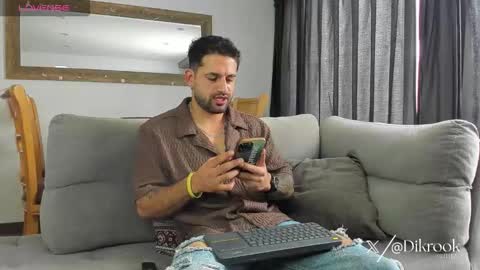 Snapshot of davevilboy chatting on 10/20/25, 12:49 Daves online show from 10/20/25, 12:49